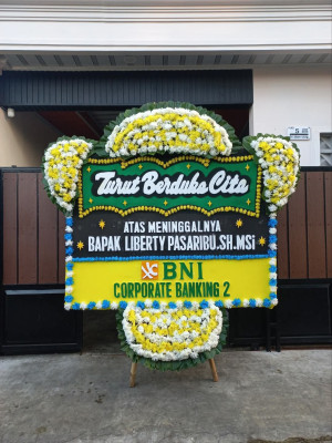 Papan Bunga Duka di Panunggangan Timur