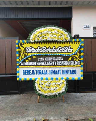 Papan Bunga Duka di Panunggangan Timur
